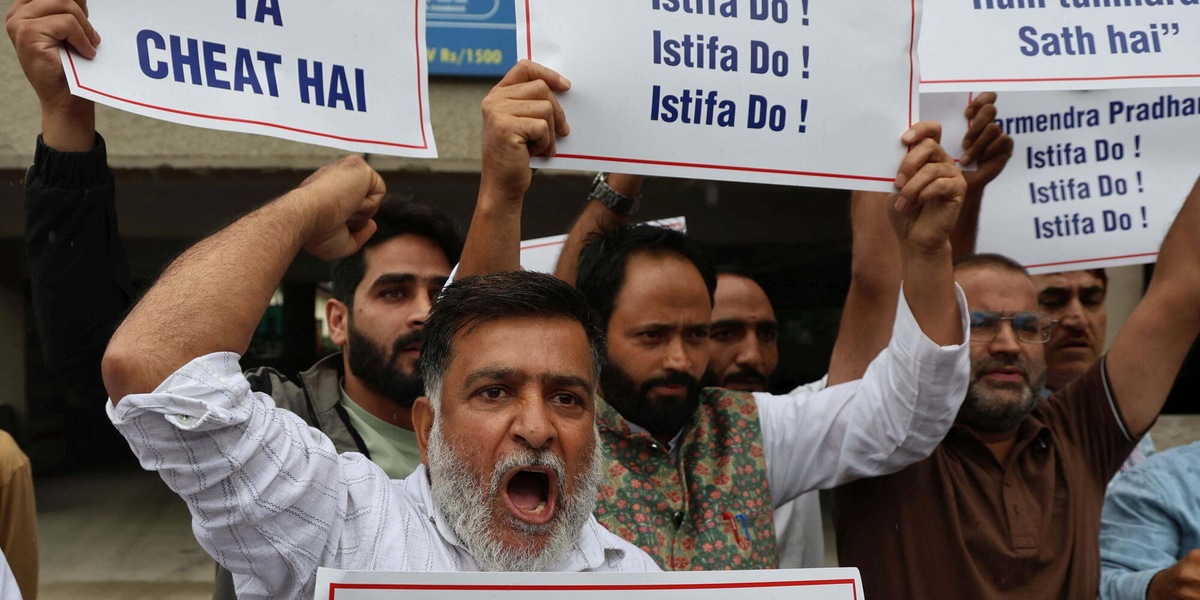Ministro istruzione indiano lascia dopo proteste del partito delle blatte