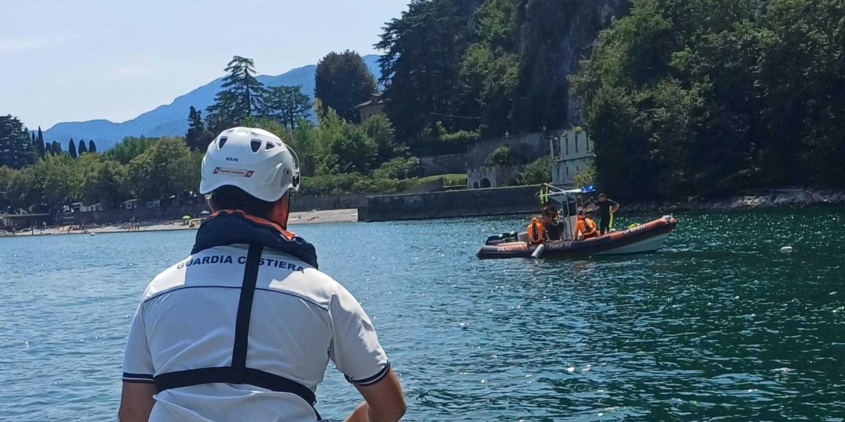 Turista disperso nel lago di Como, si è tuffato per salvare il figlio