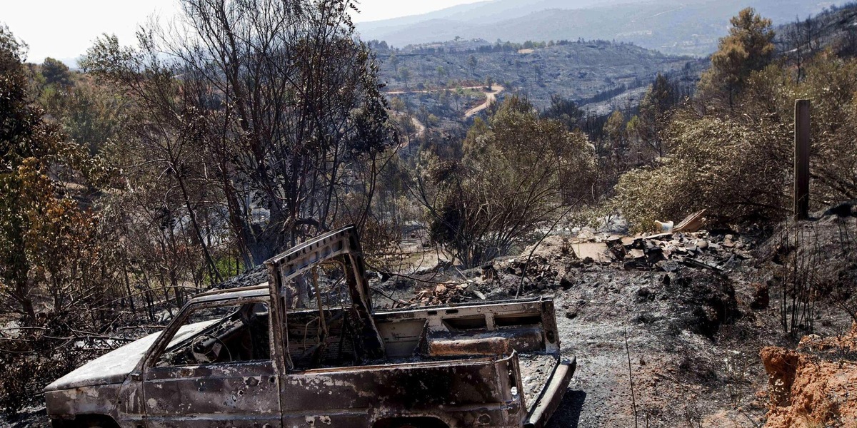 Un morto in un incendio boschivo vicino Valencia in Spagna