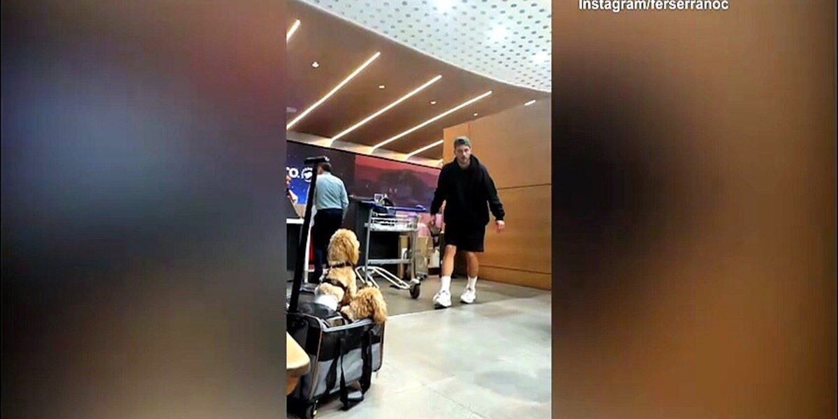 Gimenez, scherzi e risate in aeroporto