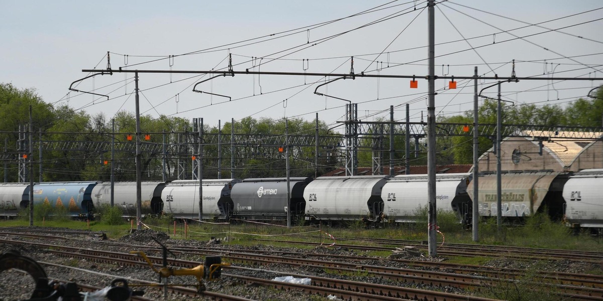 Incendio sui binari a Verona, treni deviati e cancellati