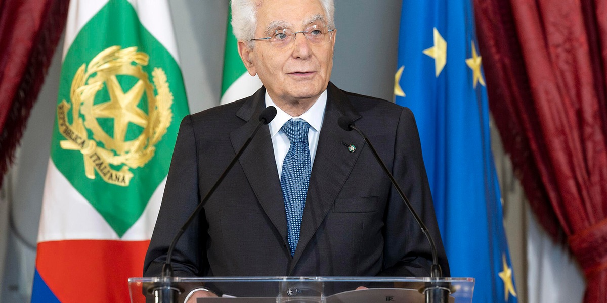 Mattarella cita il Papa, basta con la logica dell'emergenza sui migranti