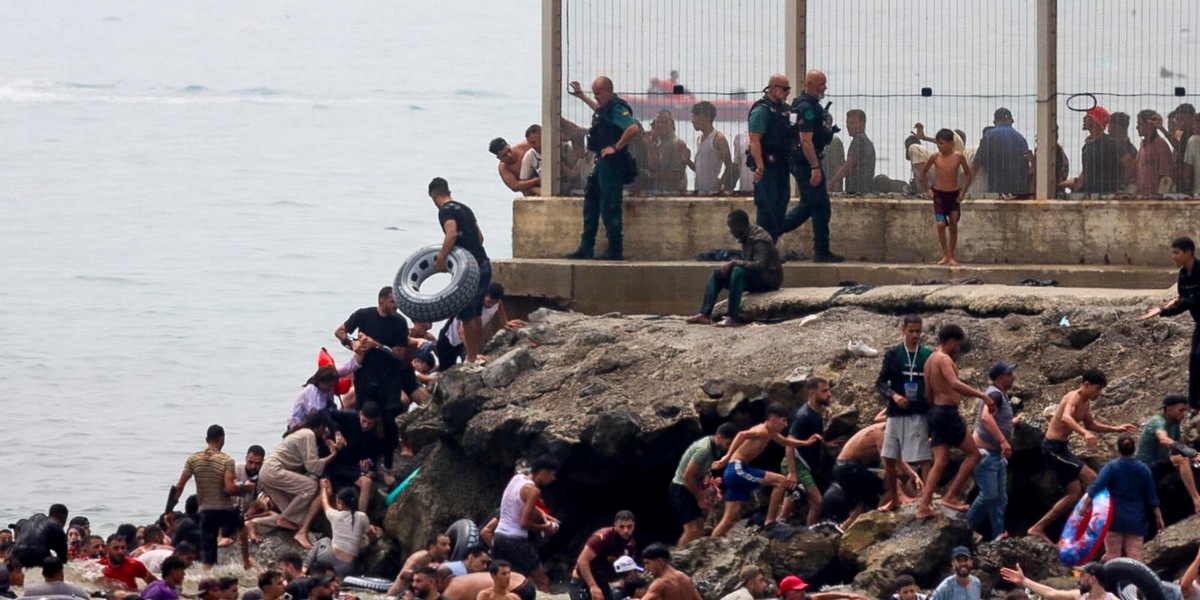 Per crisi migranti Ceuta chiede la chiusura della frontiera con Marocco e l'esercito