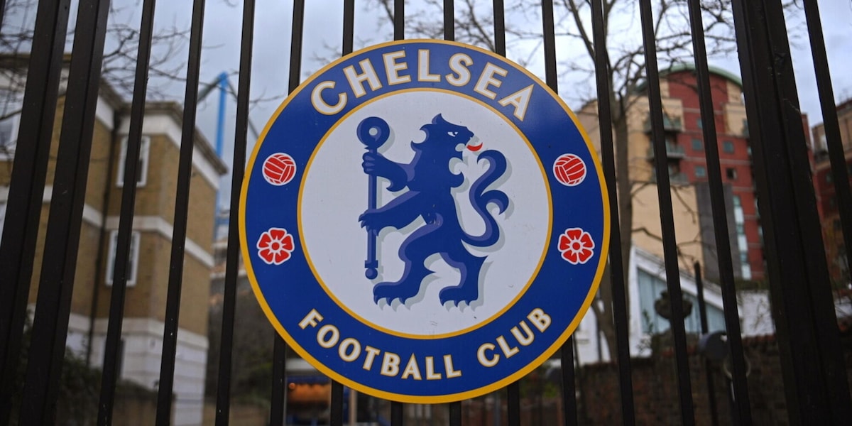 Chelsea, tolto il -6 e multina: tifosi inglesi furiosi. "Agli altri togliete punti, a loro i condoni"