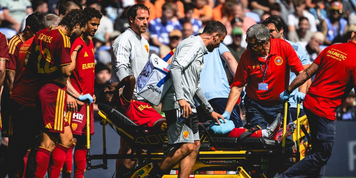 Roma, che botta in Galles: poker Cardiff, Dybala sbaglia un rigore e Bah esce in lacrime in barella
