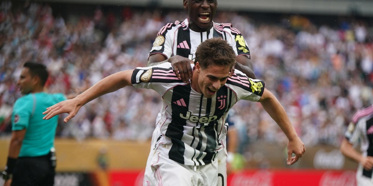 Juve: ecco Kolo Muani, il francese è atterrato a Torino