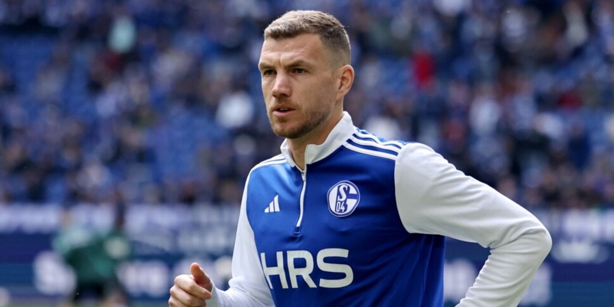 Dzeko, ufficiale il rinnovo con lo Schalke 04: "Ho ancora tanta fame"
