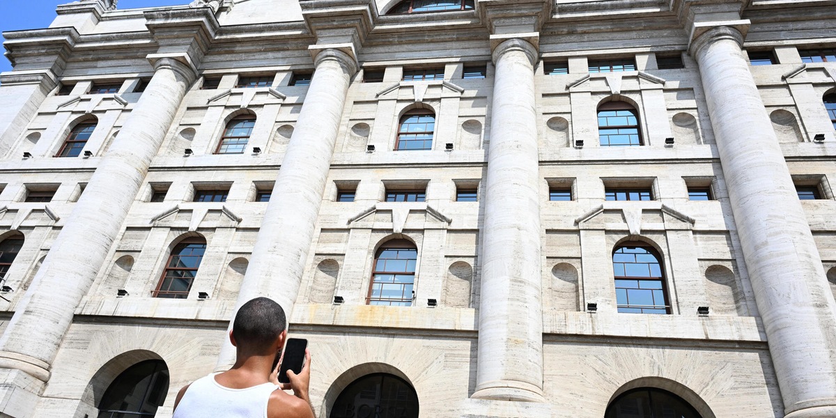 Borsa: Europa sui massimi, Milano +1%