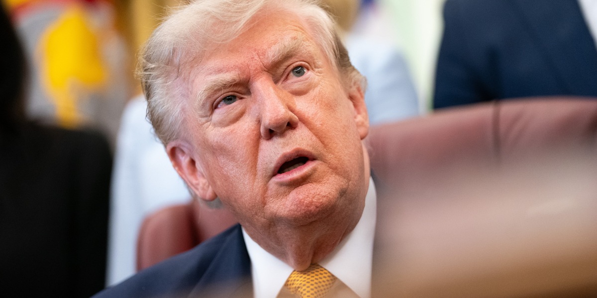 Trump: Stretto di Hormuz si aprirà molto presto, altrimenti colpi durissimi all'Iran