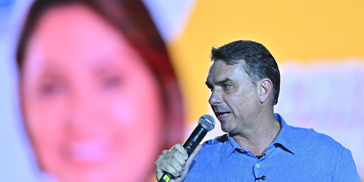 Flavio Bolsonaro annuncia il suo vice alle presidenziali di ottobre