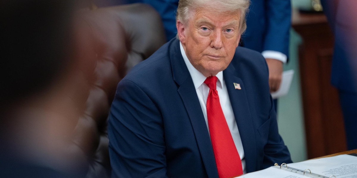 Trump, 'abbiamo molte munizioni, puniremo i divulgatori traditori'