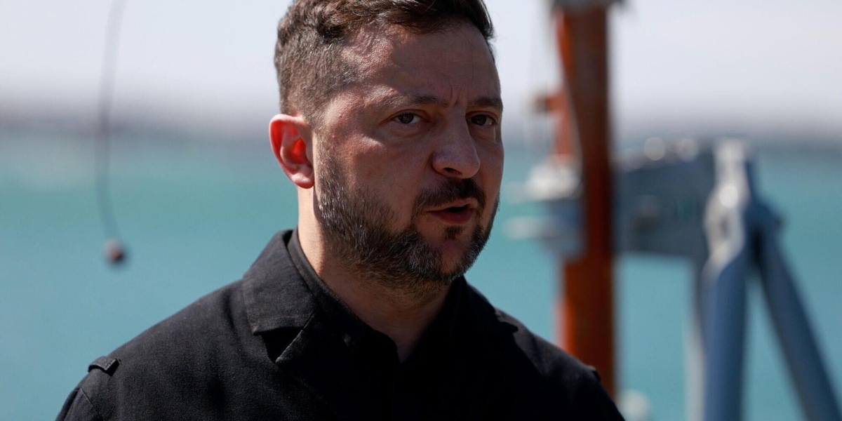 Zelensky, 'colpite due raffinerie in Russia e navi nel Mar Nero'