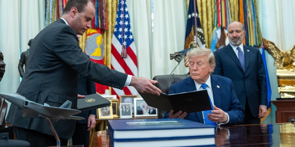 Trump sostituisce il suo consigliere legale, Scharf al posto di Warrington
