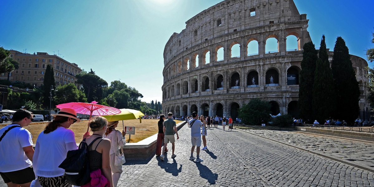 Sport: Nyt, 'caldo afoso, ma a Roma si gioca a curling con vista Colosseo'