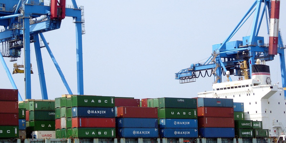 A giugno l'export sale dell'1,6%, +9,8% su base annua