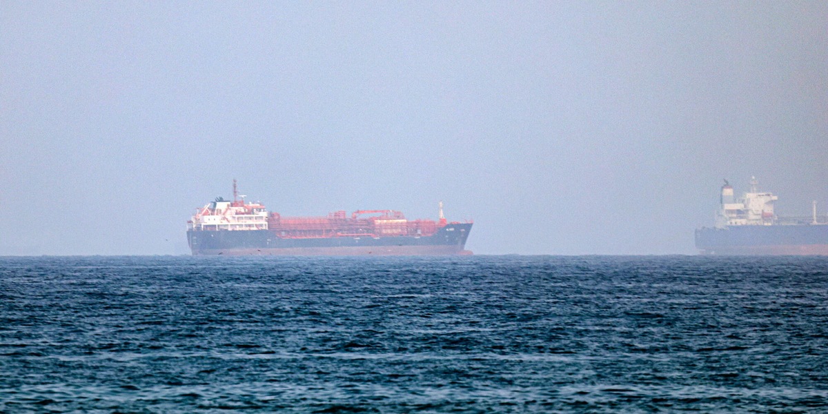 Corre il prezzo del petrolio, Brent torna a 90 dollari al barile