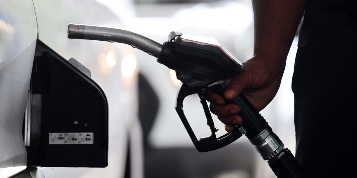 Petrolio in calo, il Wti apre a 81,94 dollari al barile, -0,55%