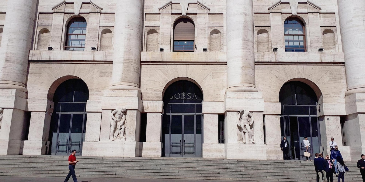 Borsa: Milano debole (-0,4%), prese di beneficio su Stm e Prysmian