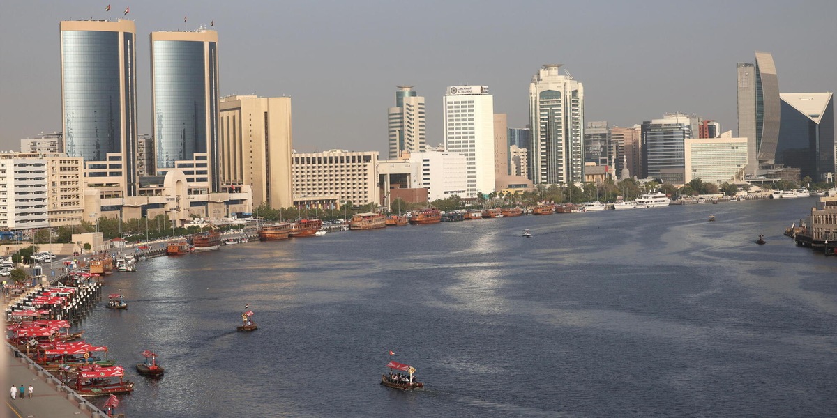 Emirati, 'l'Iran ha lanciato due missili balistici, finiti in mare'