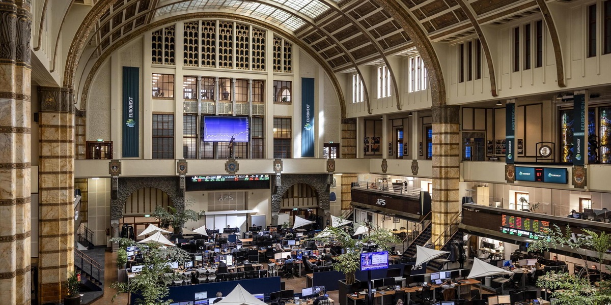 Borsa: l'Europa migliora, future contrastati, Milano invariata
