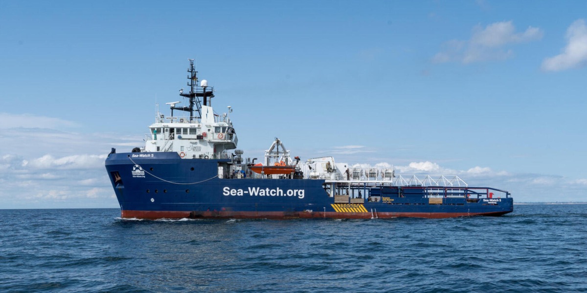 Migranti: Piantedosi, 'Sea Watch 5 ha violato norme, stop di 45 giorni'