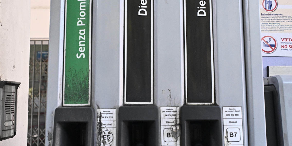 Stabile in città il prezzo self di benzina (2,010 euro). Gasolio a 2,131 euro