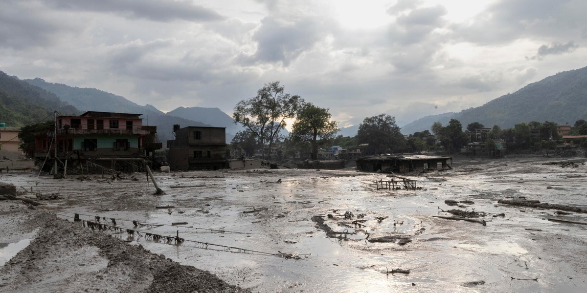 Media, bilancio delle vittime dell'alluvione in Nepal sale a 270