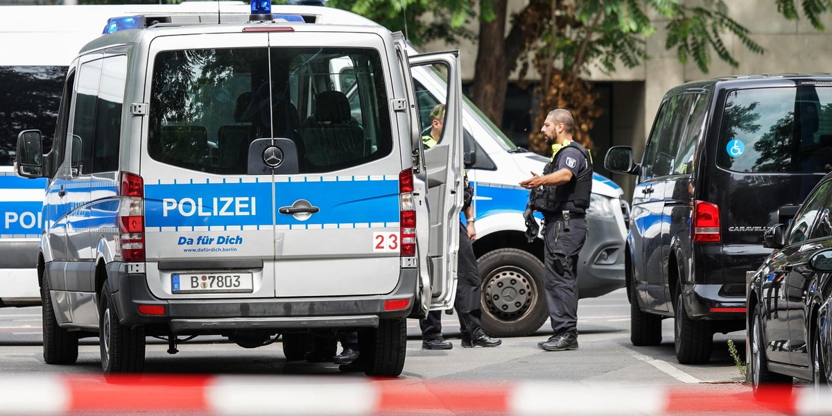 Uccide la ex di 18 anni e un uomo che voleva bloccarlo in una scuola di Berlino