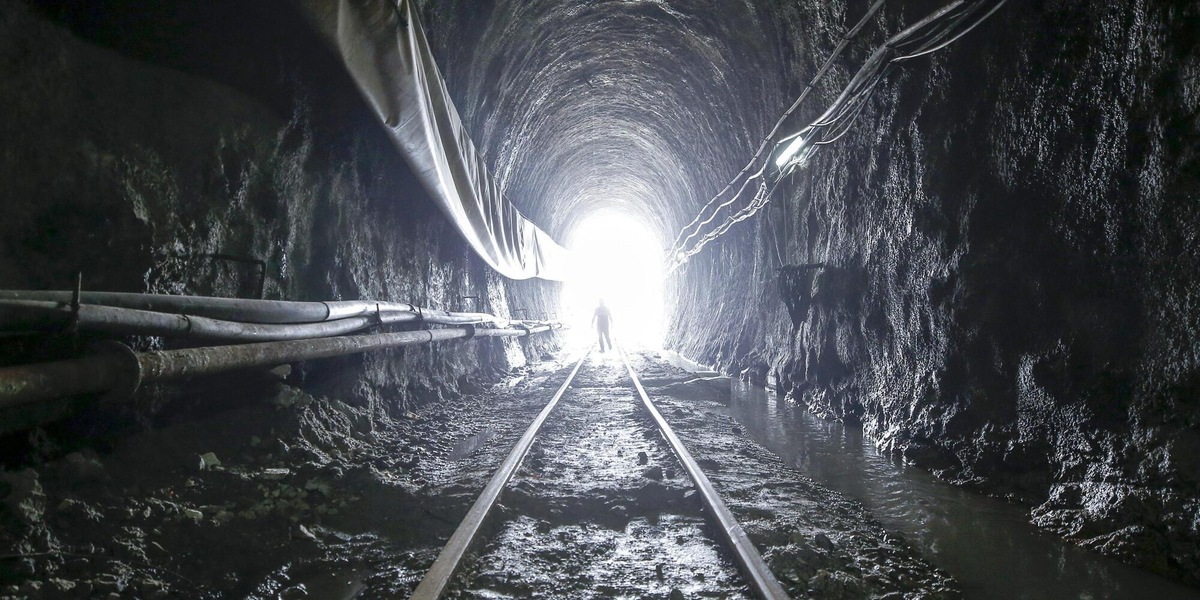 Oltre 100 lavoratori intrappolati nel tunnel di una centrale idroelettrica in Nepal