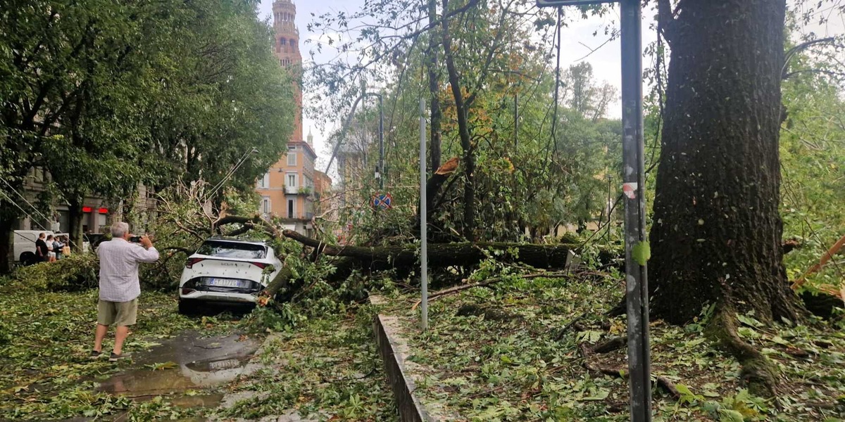 Tromba d'aria su Cremona, danneggiati anche Duomo e Palazzo Comunale