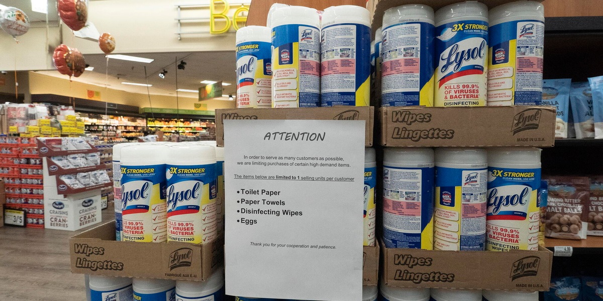 Guerra commerciale tra Usa e Canada, è corsa all'acquisto di carta igienica