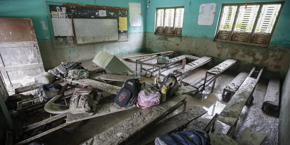 Fa evacuare studenti prima dell'inondazione, preside nepalese salva 900 alunni