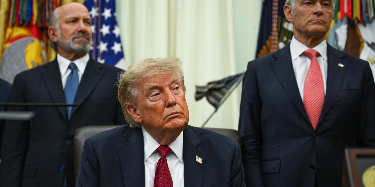 Trump minaccia di annientare l'Iran, 'colpiremo duro se risponde'