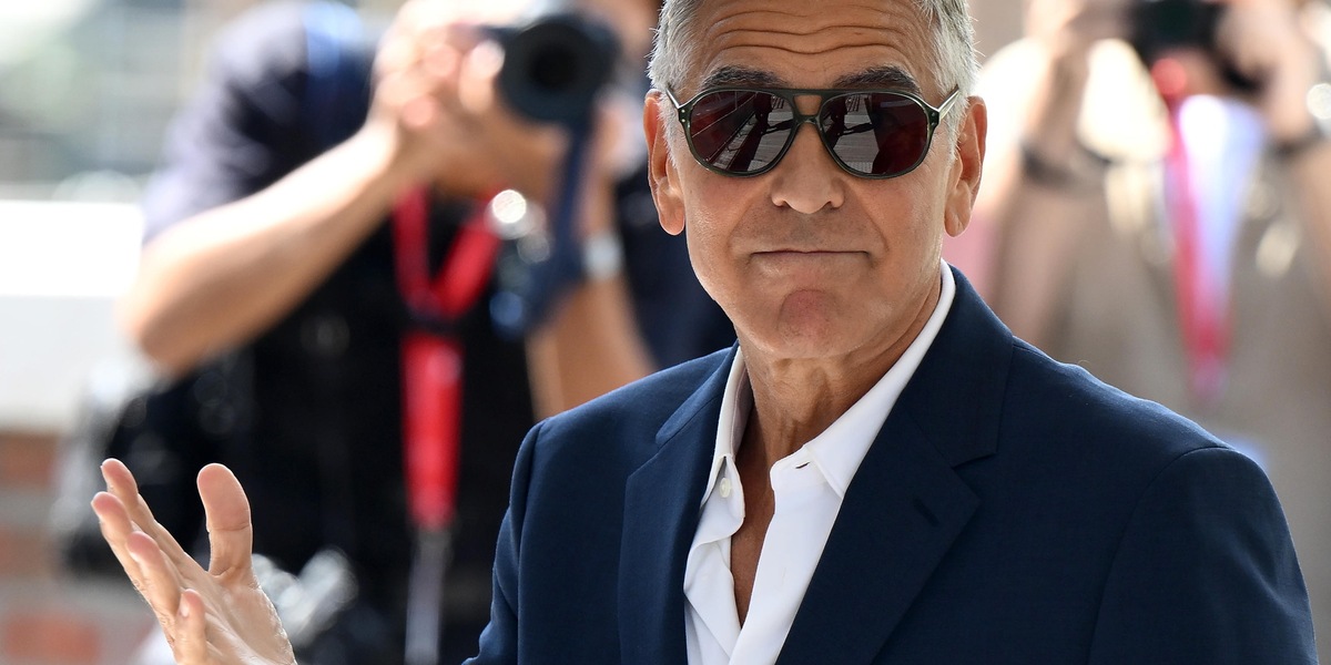 Clooney, 'Usa guidati da persone incapaci, con il voto di midterm torni la normalità'
