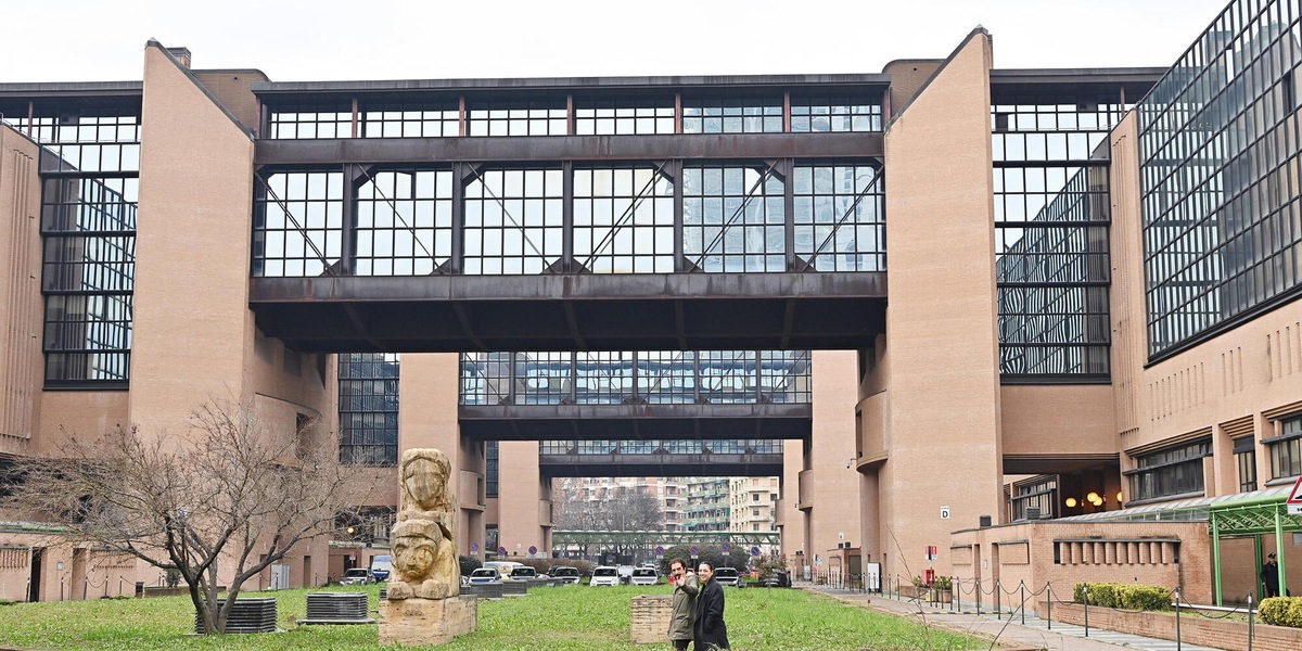 Tredicenne abusata, insulti e minacce social alla gip di Torino