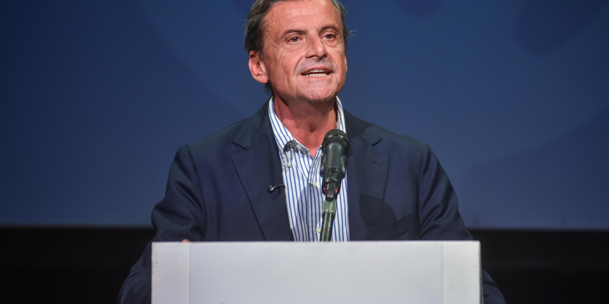Calenda chiama i liberali, 'un fronte fuori dai due poli, +Europa si unisca'