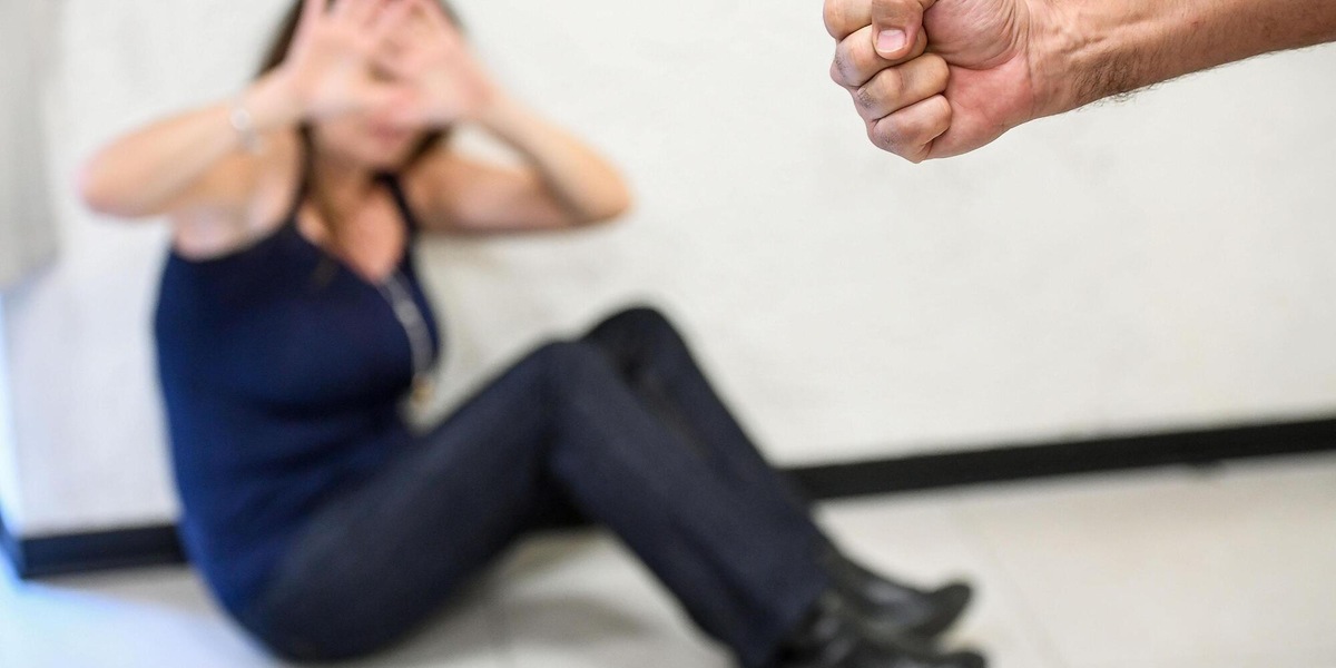 Aggredisce la ex a martellate, fermato dai carabinieri