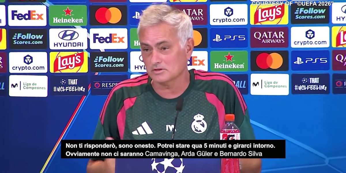Mourinho, che frecciata: "Emergenza a centrocampo? Forse l'algoritmo parla...italiano"