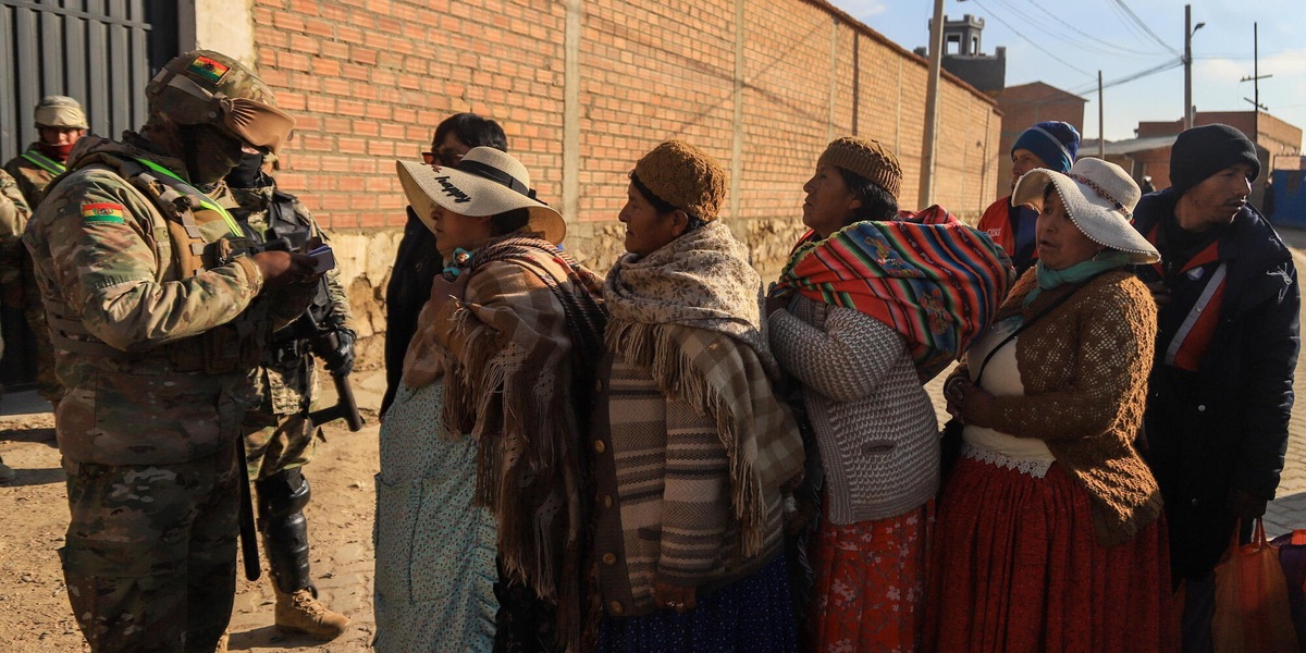 Bolivia, sale a 9 il bilancio delle vittime delle esplosioni in area militare