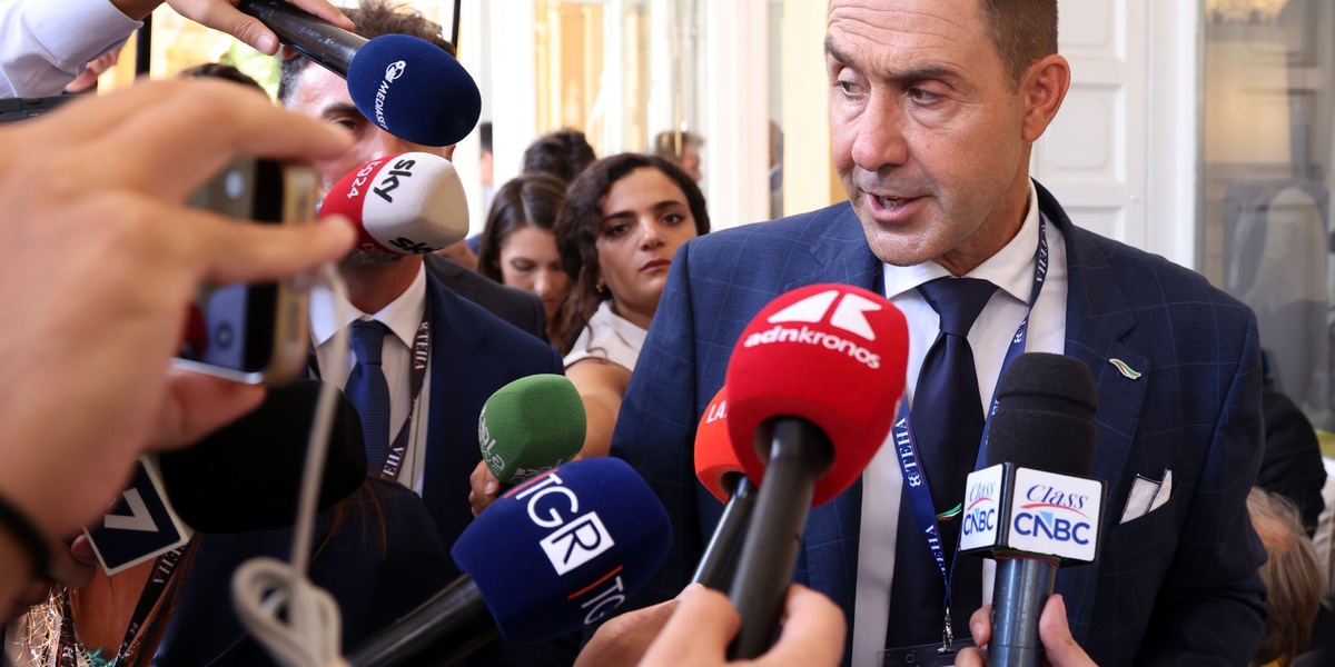 Vannacci, centrodestra da solo non arriva al 42%, deve fare i conti con noi