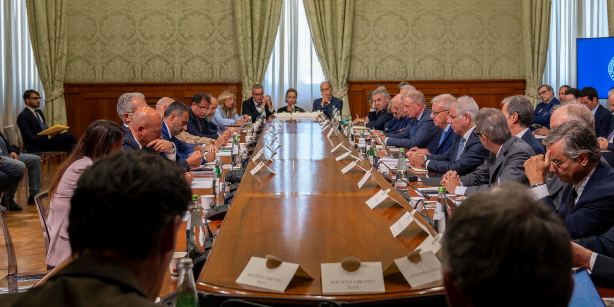 Governo non esclude una partecipazione pubblica nell'ex Ilva