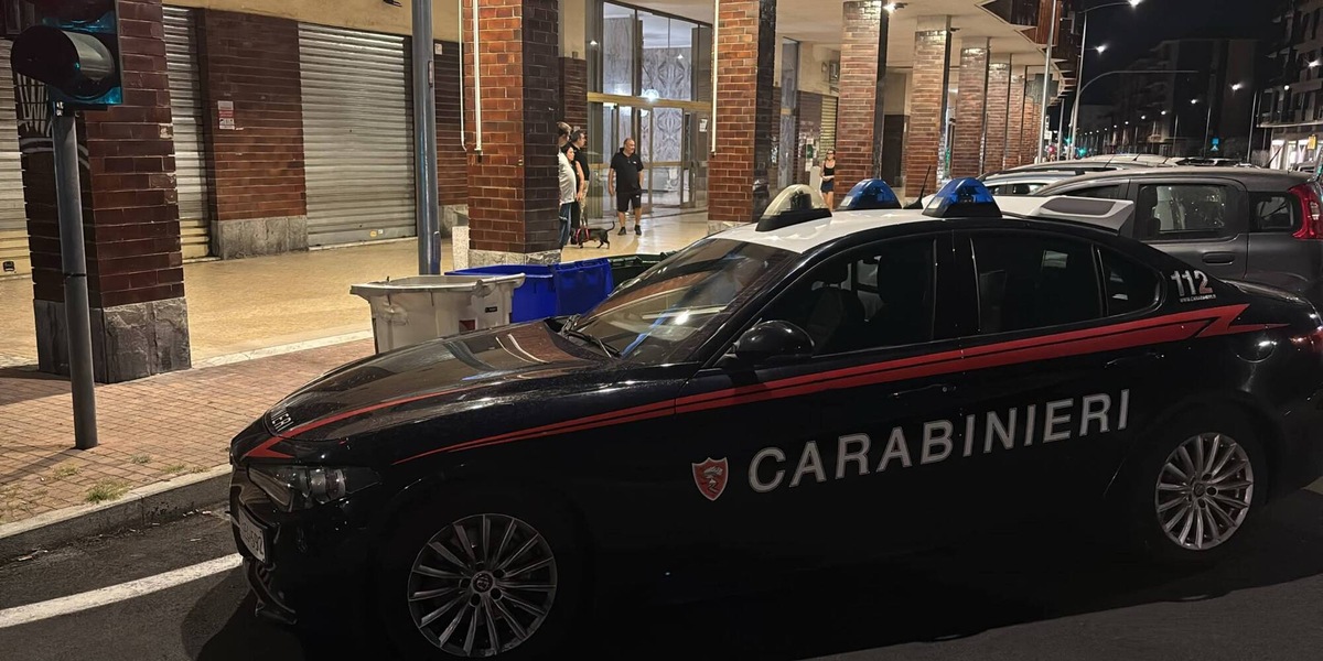 Donna trovata morta in casa nel Torinese, si cerca il fratello
