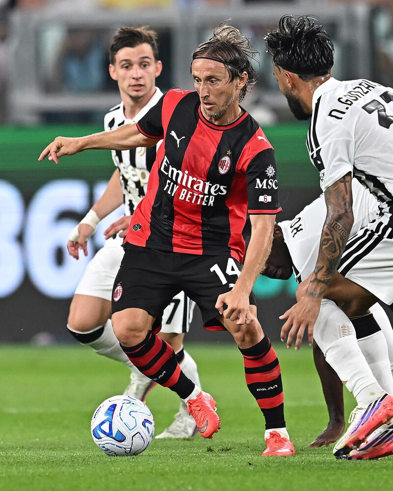 Modric compie 41 anni, il Milan 'auguri maestro'