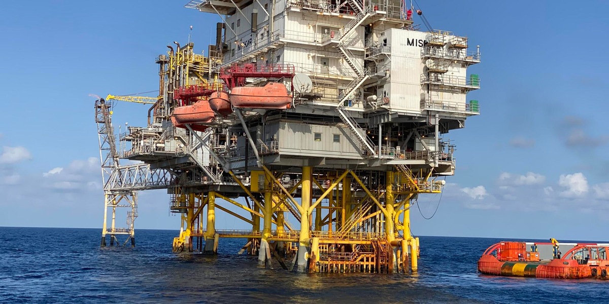 Prorogato taglio accise. Meloni, 'commissari per produrre più gas e petrolio'