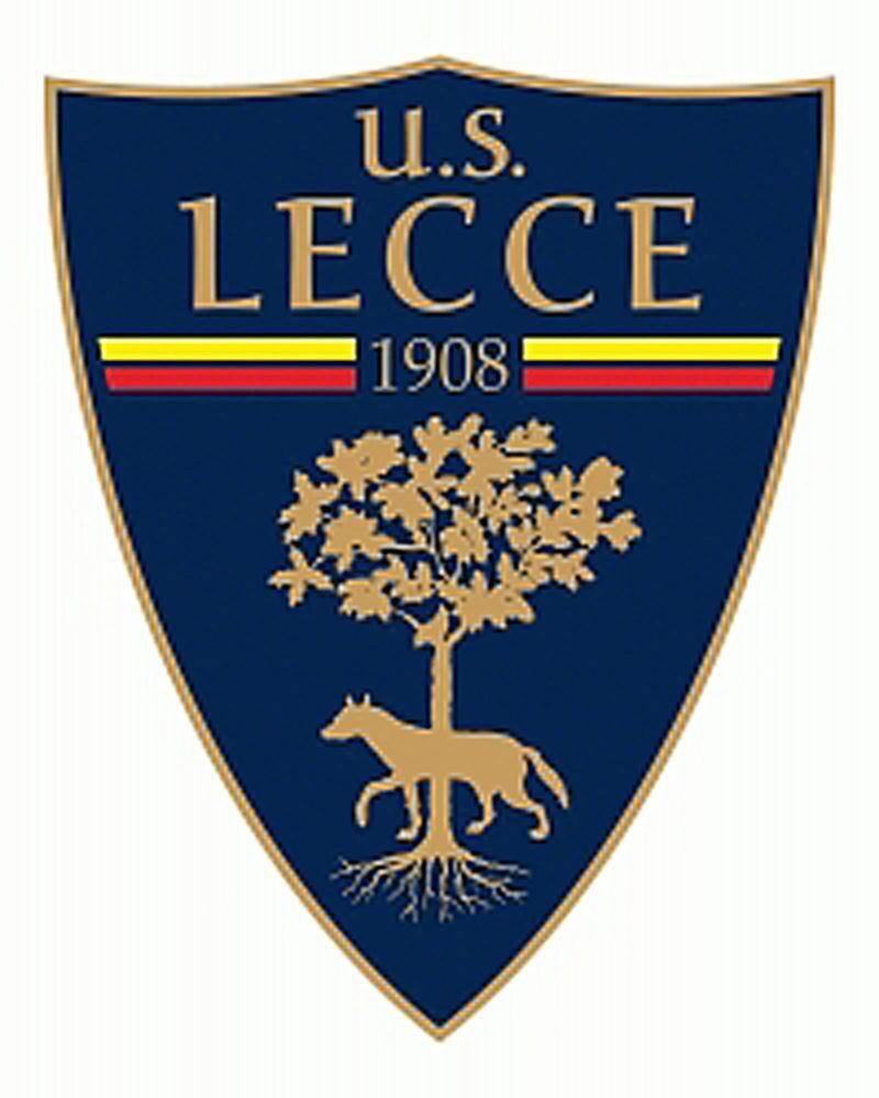 Il Lecce ricorda Lorena Isceri, in campo contro la violenza sulle donne
