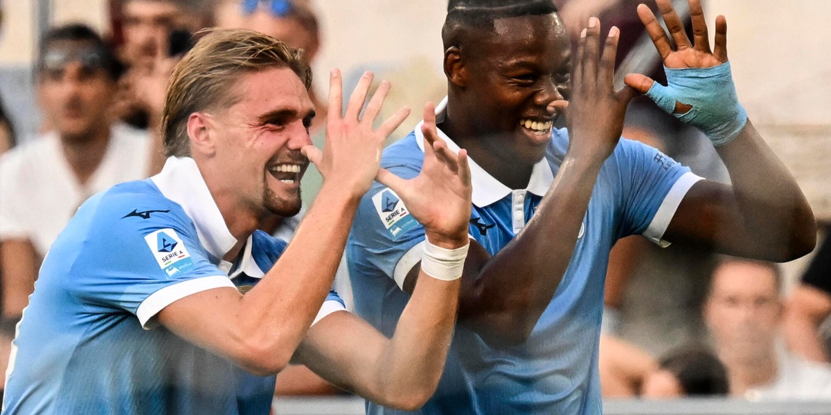 La Lazio vola, Moreira entra e con una doppietta salva il Milan