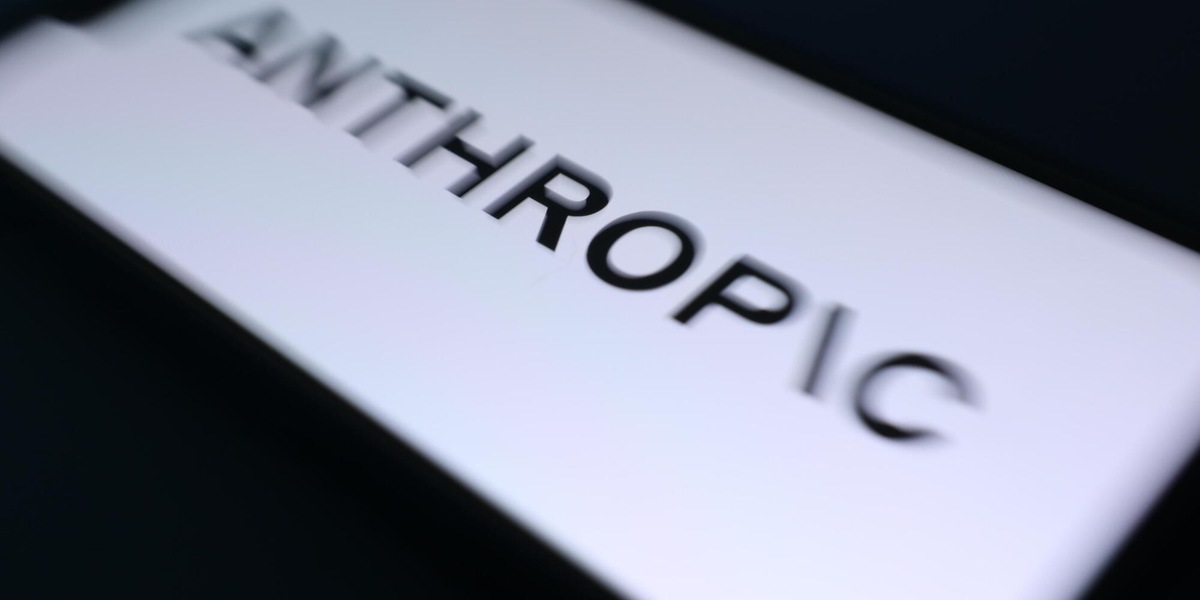 Anthropic: 'Senza misure di sicurezza l'IA potrebbe controllare Internet in 6-12 mesi'