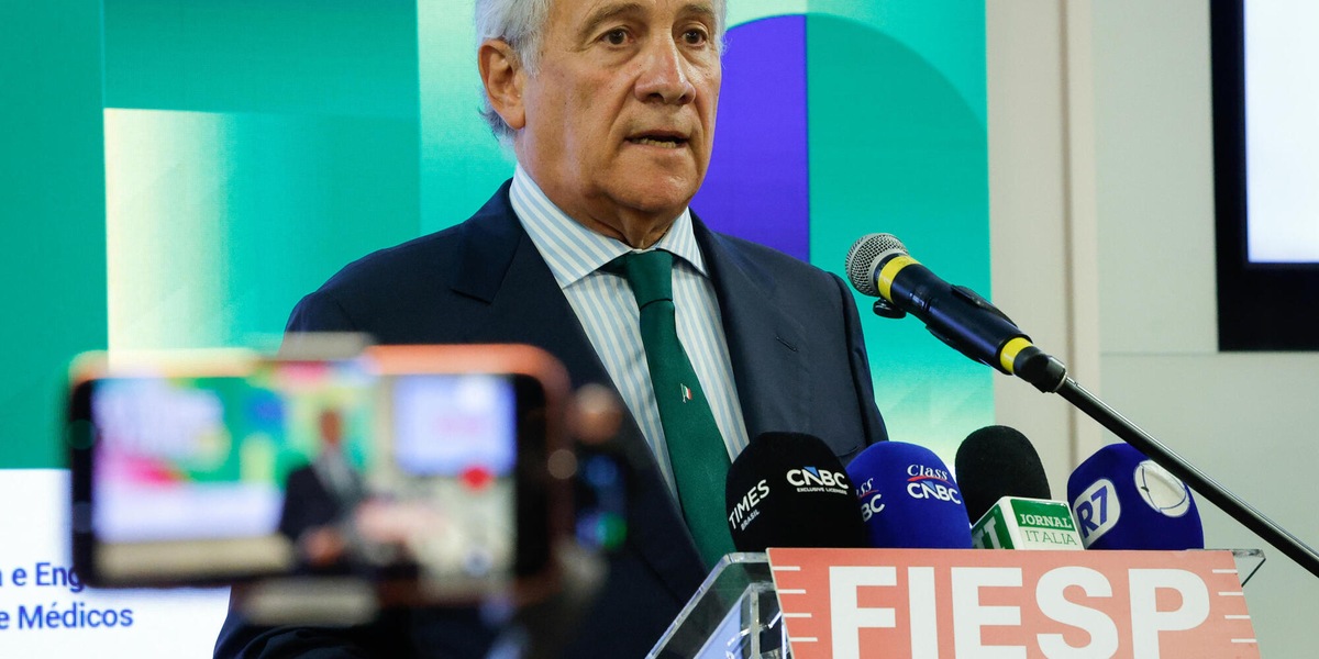 Tajani, 'auguri al Papa, in tempo di divisioni è una voce di pace'