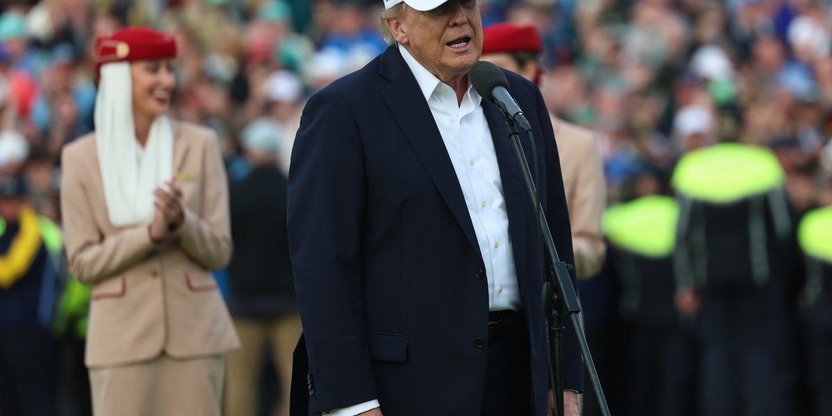 Trump, 'contro l'IA c'è cospirazione, unico argine che serve è un presidente forte