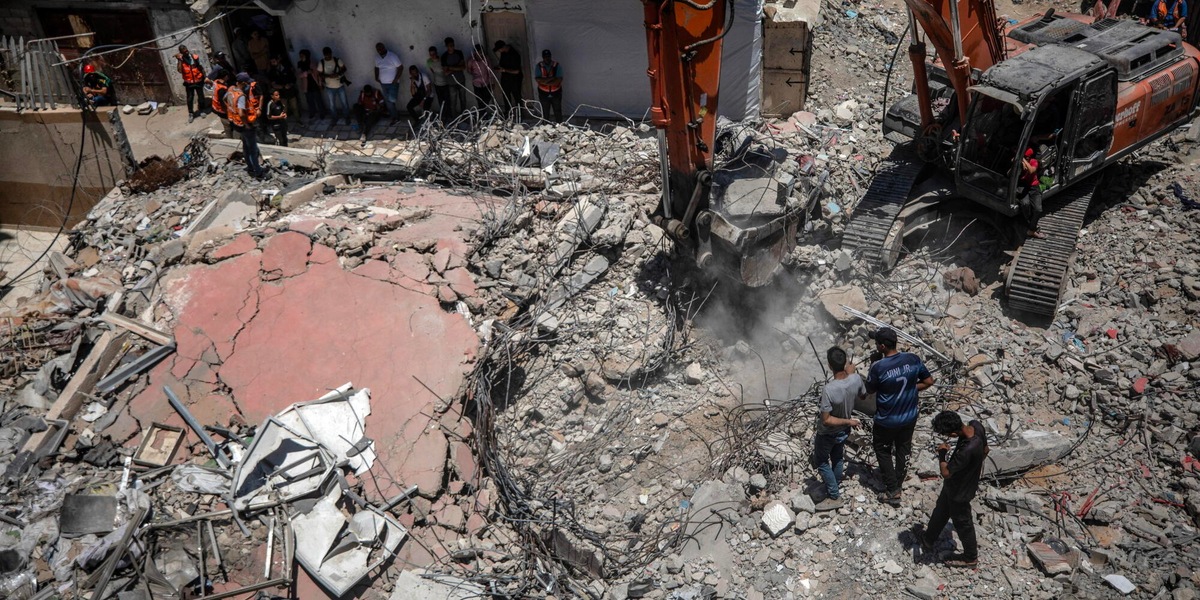 Protezione Civile Gaza, 'almeno 50 bambini sotto le macerie dell'edificio crollato'